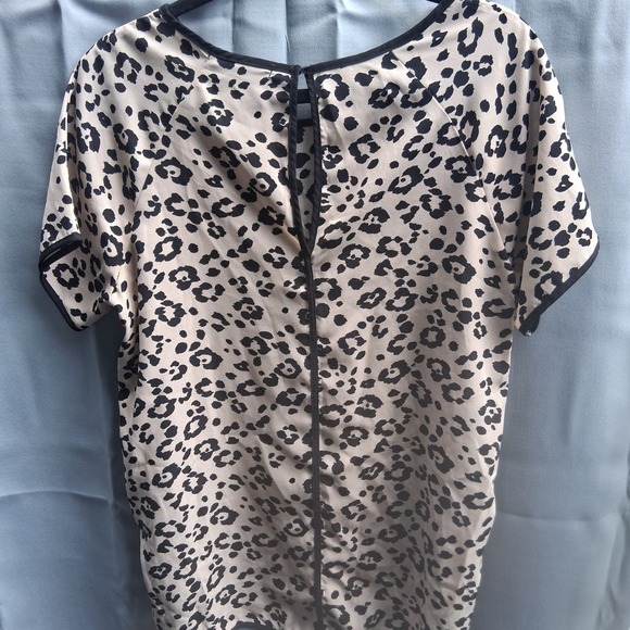 Harlowe & Graham Leopard Print Women's Blouse Medium Short Sleeve Keyhole‎ Back - Picture 5 of 8